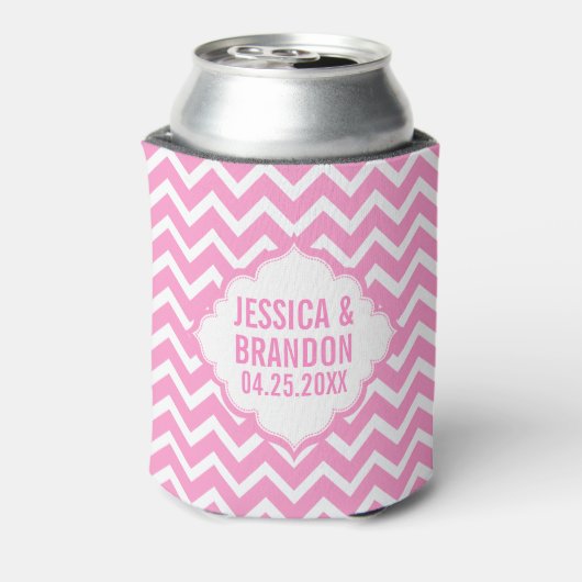 ピンクモノグラムのとホワイトジグザグシェブロン2 缶クーラー (缶裏面)