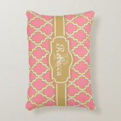 ピンクモノグラムのと金ゴールドの格子パターン アクセントクッション (正面(垂直))
