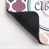 ピンクモノグラムのブルーモロッコ格子パターン マウスパッド (コーナー)