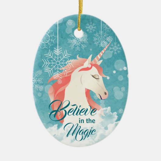 ピンクユニコーンティール（緑がかった色）スノーフレーク信じクリスマス セラミックオーナメント (正面)