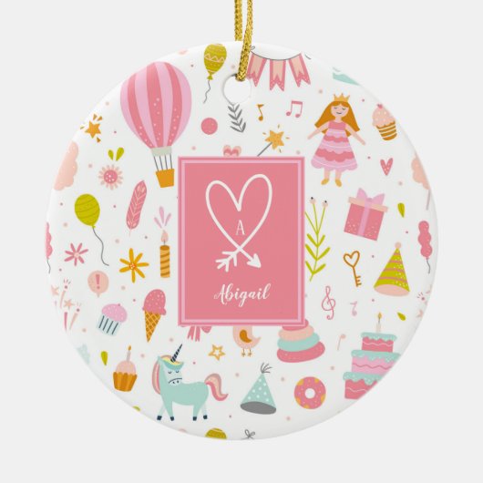 ピンクユニコーンパーティーパターンモノグラムガールクリスマス セラミックオーナメント (正面)