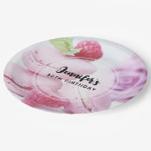 ピンクラズベリーマカロンフランスのペストリー誕生日 ペーパープレート (アングル)