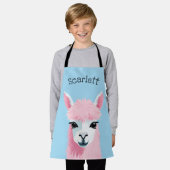 ピンクラマポートレートブルーバックグラウンド名前をカスタムする エプロン (着用した状態)