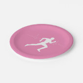 ピンクランニングの背景に男のランナーのシルエット ペーパープレート (アングル)