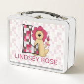 ピンクリオンレターLパッチワークモノグラムのガールズ メタルランチボックス (正面)