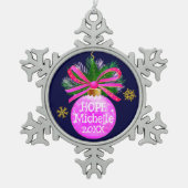 ピンクリボユニークンバウブル スノーフレークピューターオーナメント (正面)