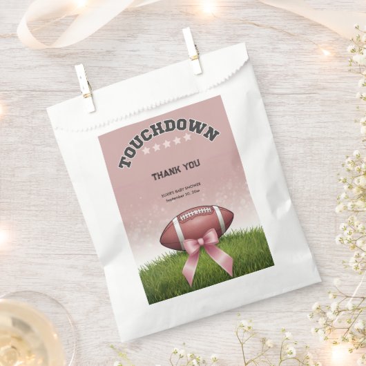 ピンクリボンサッカータッチダウン赤ちゃんシャワー フェイバーバッグ (クリップ留めされた状態)