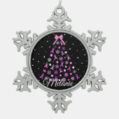 ピンクリボンスノーフレーククリスマスツリー スノーフレークピューターオーナメント (正面)