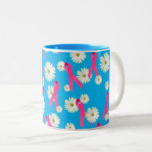 ピンクリボン及びデイジーデザイン ツートーンマグカップ (正面右)
