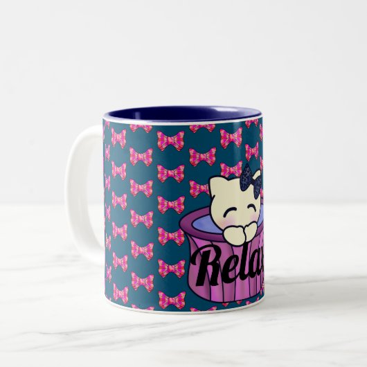 ピンクリラックスのティーカップかわいらしで愛らしい猫 ツートーンマグカップ (正面左)