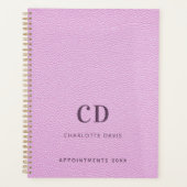 ピンクレザーモノグラムイニシャル2025 プランナー手帳 (正面)