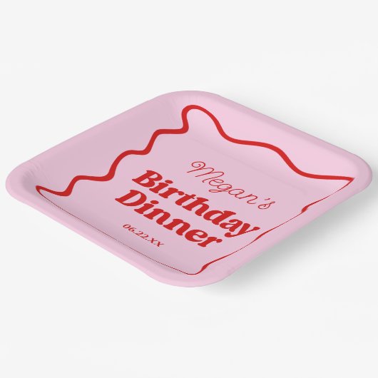 ピンクレッドウェー縁どブ誕生日ディナーパーティー ペーパープレート (傾斜あり)