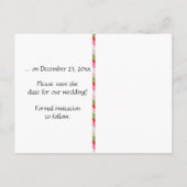 ピンクレッドグリーングレーシェブロンストライプ日付を保存 案内ポストカード (裏面)