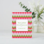 ピンクレッドグリーングレーシェブロンストライプ日付を保存 案内ポストカード (スタンド正面)