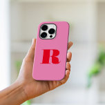 ピンクレッドミニマリストモダンイニシャルモノグラはっきりしたム iPhone 15 PRO MAXケース<br><div class="desc">ピンクレッドモダンミニマルイニシャルモノグラムの電話ケース。独自のiPhoneパーソナライズされたケースを作成しカスタムて、イニシャル名。</div>