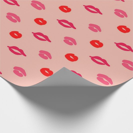 ピンクレッドリップパターンバレンタインデー ラッピングペーパー (角)