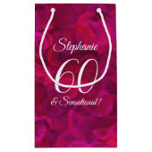 ピンクレッドローズ60とセンセーショナルな誕生日パーティー スモールペーパーバッグ (裏面)