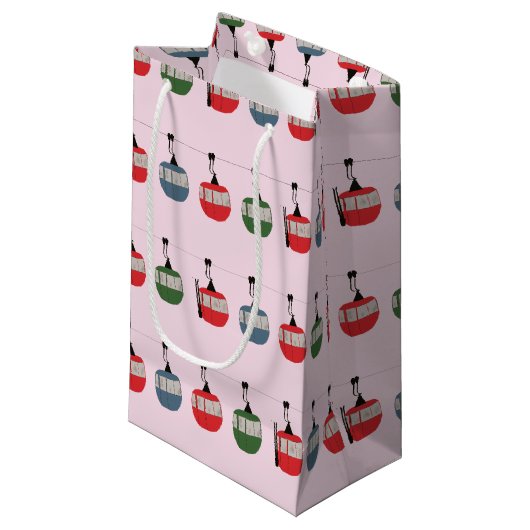 ピンクレトロスキーリフトイラストレーションスキーヤー スモールペーパーバッグ (正面アングル)