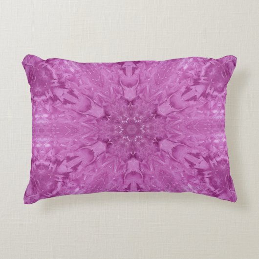 ピンクレフェミニンース万華鏡のように千変万化するパターンスノーフレーク アクセントクッション (正面)