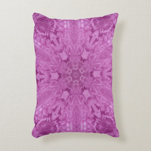 ピンクレフェミニンース万華鏡のように千変万化するパターンスノーフレーク アクセントクッション (正面(垂直))