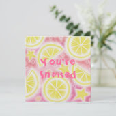 ピンクレモネードのレモン 誘い 四角 招待状 (スタンド正面)