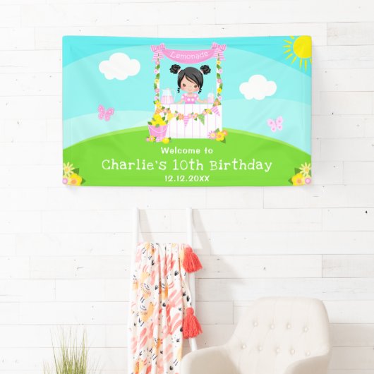 ピンクレモネードブラックヘアガール誕生日へようこそ 横断幕 (インサイチュ)