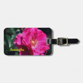 ピンクローズイン開花クローズアップパーソナライズされた ラゲッジタグ (正面横)