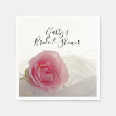 ピンクローズオンホワイトブライダルシャワー スタンダードカクテルナプキン (正面)