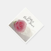 ピンクローズオンホワイトブライダルシャワー スタンダードカクテルナプキン (角)