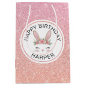 ピンクローズグリッターハッピーバースデーバニーガールパーティー ミディアムペーパーバッグ (正面)