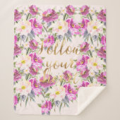 ピンクローズフローラ後を追金ゴールドユーハート シェルパブランケット (正面)