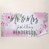 ピンクローズ氏ミセス結婚またはアニバーサリーギフト ビーチタオル (正面)