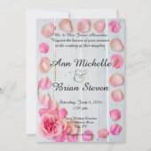 ピンクローズ花びらオンウッド結婚式招待状 招待状 (正面)