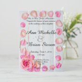 ピンクローズ花びらオンウッド結婚式招待状 招待状 (スタンド正面)