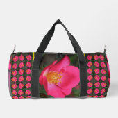 ピンクローズ花びらフローラ パーソナライズされた ダッフルバッグ (裏面)
