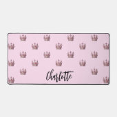 ピンクローズ金ゴールド王冠の女児 デスクマット (正面)