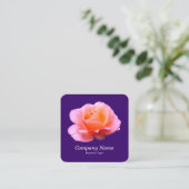 ピンクローズ – 深い紫 スクエア名刺 (スタンド正面)