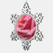 ピンクローズIかわいらし花の写真 スノーフレークピューターオーナメント (右)