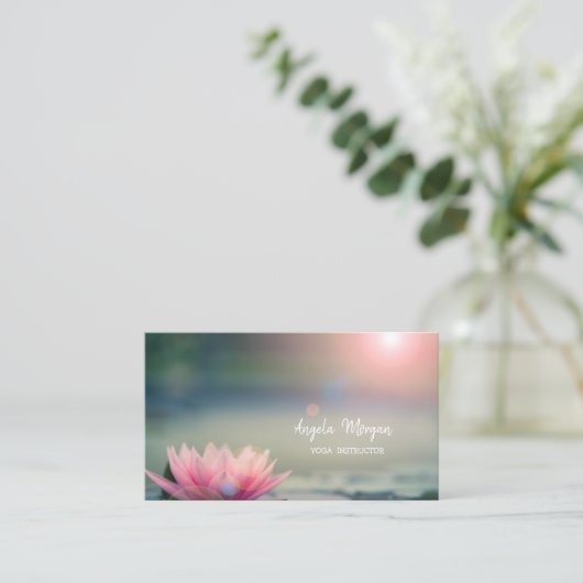 ピンクロータスエレガントヨガインストラクター 名刺 (スタンド正面)