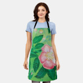 ピンクワイルドバラフラワーシークレットガーデン エプロン (着用した状態)