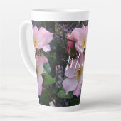 ピンクワイルドバラ花フローラフォトムマザーズデイ カフェラテマグ (左アングル)