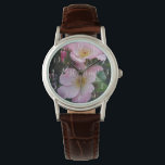 ピンクワイルドバラ花フローラフォトムマザーズデイ 腕時計<br><div class="desc">ピンクのワイルドバラ花のフローラ写真、完全にカスタマイズ可能な名前。オリジナルの写真は私の庭の古いバラのSparrieshoopと呼ばれる型枠撮影。</div>