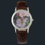 ピンクワイルドバラ花フローラフォトムマザーズデイ 腕時計<br><div class="desc">ピンクのワイルドバラ花のフローラ写真、完全にカスタマイズ可能な名前。オリジナルの写真は私の庭の古いバラのSparrieshoopと呼ばれる型枠撮影。</div>