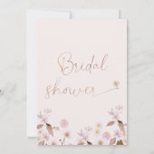 ピンクワイルドフラワーズ花びらとプロセッコブライダルシャワー 招待状 (裏面)