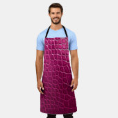ピンクワニの肌の肌の質感 エプロン (着用した状態)