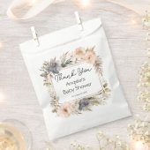 ピンクヴィンテージフローラガールベビーシャワー フェイバーバッグ (クリップ留めされた状態)