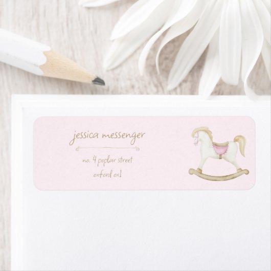 ピンクヴィンテージロッキングホース女性のカーボーイベビーシャワー ラベル (インサイチュ)