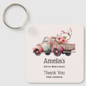 ピンクヴィンテージ農家のトラック誕生日ありがとう キーホルダー (正面)