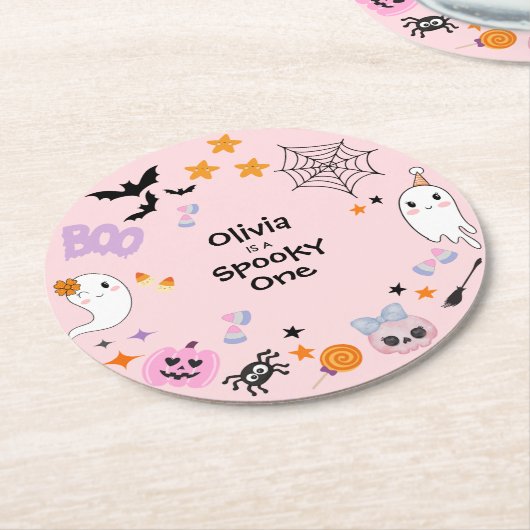 ピンク不気味ワンカワイイ幽霊ハロウィーン1歳 ラウンドペーパーコースター (アングル)
