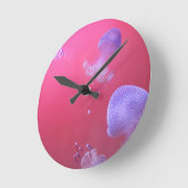 ピンク予測できなの水にクラゲ ラウンド壁時計 (傾斜)
